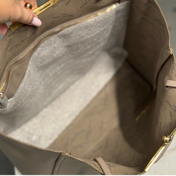 NWT Marc Jacob's Tote Bag in cement - Picture 14 of 15